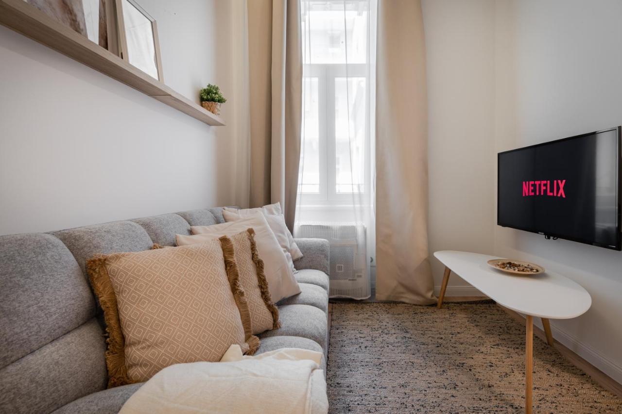 A62 - Akacfa Street Central Residence - Best Location By Bqa Budapest Kültér fotó